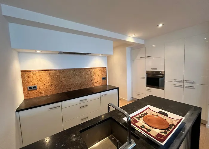 Elegant 2-Bedroom Apartment With A Sleeping Corner And Stunning Front Sea View T15