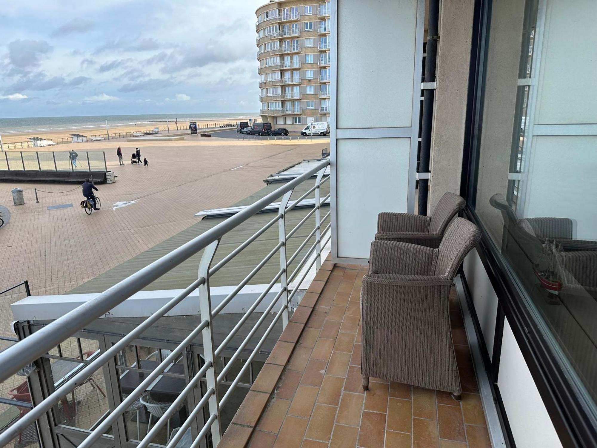 Elegant 2-bedroom With A Sleeping Corner And Stunning Front Sea View T15